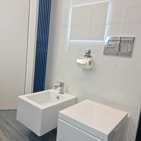 Apartman Sky Garden Maria Jose Liguria - Attico Vista Mare - Terraces - 2 Bagni- 2 Da Letto - Box, Wi-fi, Idromassaggio Free Inteiro Attico Per Voi, Con Ascensore