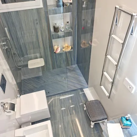 Apartman Sky Garden Maria Jose Liguria - Attico Vista Mare - Terraces - 2 Bagni- 2 Da Letto - Box, Wi-fi, Idromassaggio Free Inteiro Attico Per Voi, Con Ascensore Rapallo