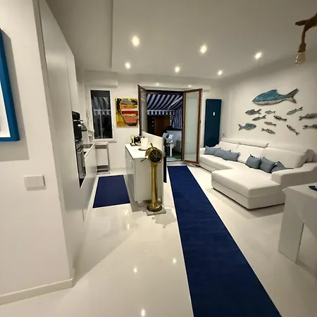 Sky Garden Maria Jose Liguria - Attico Vista Mare - Terraces - 2 Bagni- 2 Da Letto - Box, Wi-fi, Idromassaggio Free Inteiro Attico Per Voi, Con Ascensore Apartman *