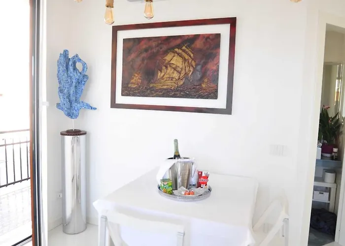 Sky Garden Maria Jose Liguria - Attico Vista Mare - Terraces - 2 Bagni- 2 Da Letto - Box, Wi-fi, Idromassaggio Free Inteiro Attico Per Voi, Con Ascensore