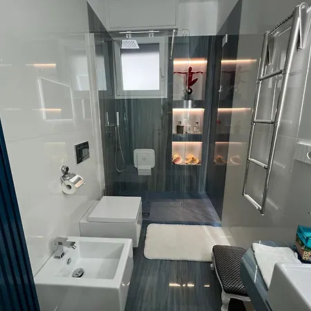 Sky Garden Maria Jose Liguria - Attico Vista Mare - Terraces - 2 Bagni- 2 Da Letto - Box, Wi-fi, Idromassaggio Free Inteiro Attico Per Voi, Con Ascensore Apartment *