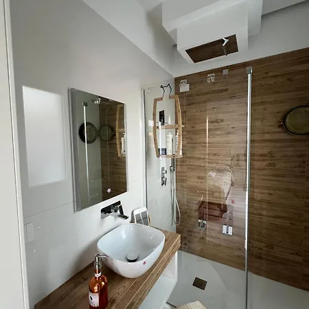 Apartment Sky Garden Maria Jose Liguria - Attico Vista Mare - Terraces - 2 Bagni- 2 Da Letto - Box, Wi-fi, Idromassaggio Free Inteiro Attico Per Voi, Con Ascensore Rapallo