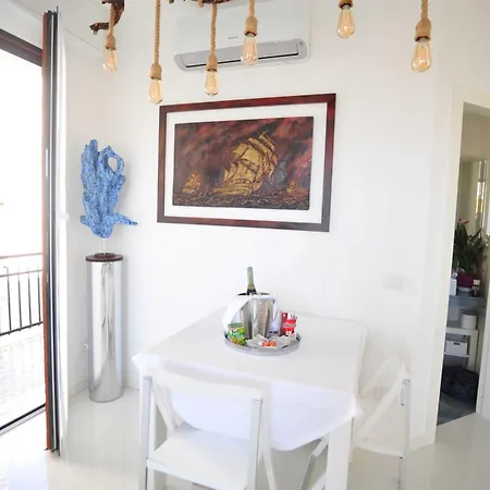 Sky Garden Maria Jose Liguria - Attico Vista Mare - Terraces - 2 Bagni- 2 Da Letto - Box, Wi-fi, Idromassaggio Free Inteiro Attico Per Voi, Con Ascensore