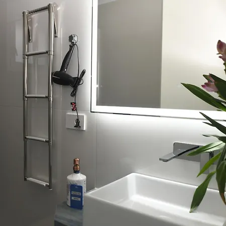 Sky Garden Maria Jose Liguria - Attico Vista Mare - Terraces - 2 Bagni- 2 Da Letto - Box, Wi-fi, Idromassaggio Free Inteiro Attico Per Voi, Con Ascensore Apartment