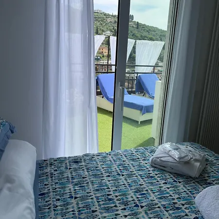 Sky Garden Maria Jose Liguria - Attico Vista Mare - Terraces - 2 Bagni- 2 Da Letto - Box, Wi-fi, Idromassaggio Free Inteiro Attico Per Voi, Con Ascensore Apartment *