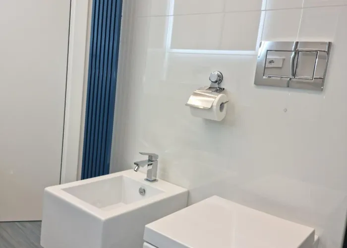 Apartment Sky Garden Maria Jose Liguria - Attico Vista Mare - Terraces - 2 Bagni- 2 Da Letto - Box, Wi-fi, Idromassaggio Free Inteiro Attico Per Voi, Con Ascensore