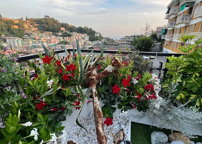 Sky Garden Maria Jose Liguria - Attico Vista Mare - Terraces - 2 Bagni- 2 Da Letto - Box, Wi-fi, Idromassaggio Free Inteiro Attico Per Voi, Con Ascensore Apartment