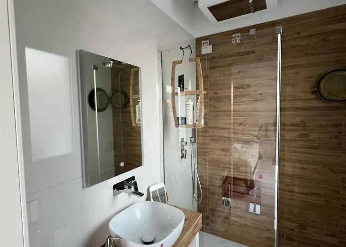 Apartment Sky Garden Maria Jose Liguria - Attico Vista Mare - Terraces - 2 Bagni- 2 Da Letto - Box, Wi-fi, Idromassaggio Free Inteiro Attico Per Voi, Con Ascensore Rapallo