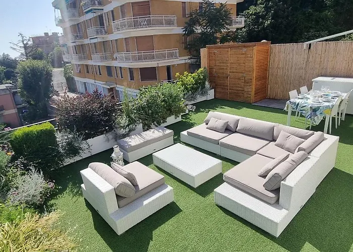 Sky Garden Maria Jose Liguria - Attico Vista Mare - Terraces - 2 Bagni- 2 Da Letto - Box, Wi-fi, Idromassaggio Free Inteiro Attico Per Voi, Con Ascensore