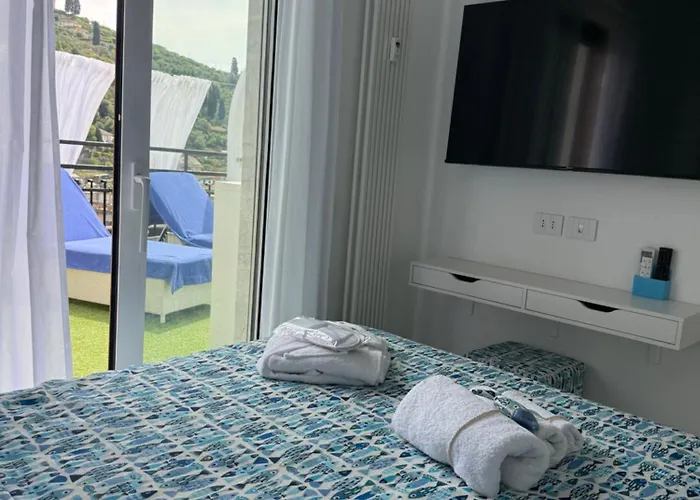 Sky Garden Maria Jose Liguria - Attico Vista Mare - Terraces - 2 Bagni- 2 Da Letto - Box, Wi-fi, Idromassaggio Free Inteiro Attico Per Voi, Con Ascensore